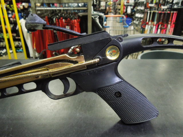 Load image into Gallery viewer, Used Kings Archery Mini Crossbow with 22 Mini Arrows
