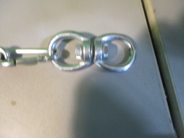 Load image into Gallery viewer, Used Chain with swivel

