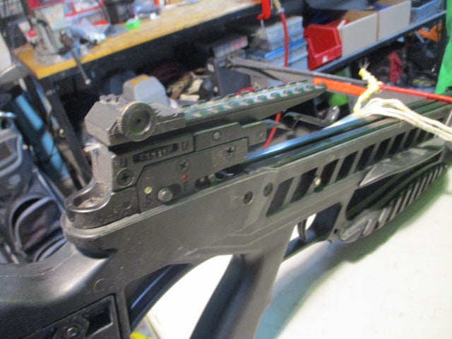 Load image into Gallery viewer, Used 32" Crossbow
