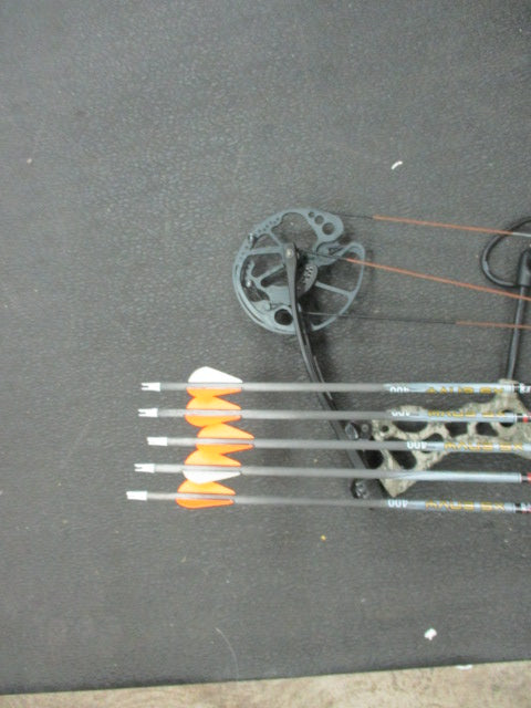 Load image into Gallery viewer, Used Cabelas Optimus Compound Bow W/ 5 Arrows - RH
