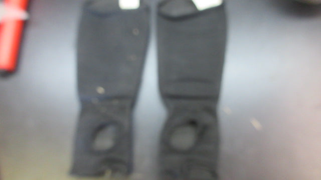 Load image into Gallery viewer, Used Century Cloth Shin Instep Pads - Size Small
