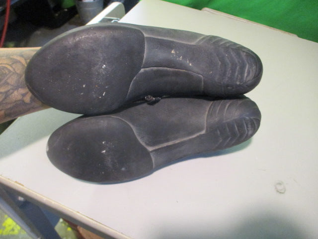 Load image into Gallery viewer, Used Mad Rock Size 6.5 Climbing Shoes
