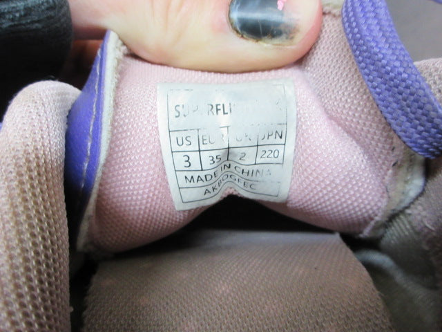 Load image into Gallery viewer, Used Dream Pairs Soccer Cleats - Size 3
