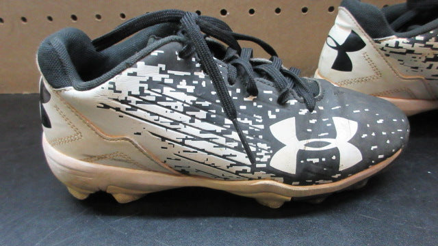 Load image into Gallery viewer, Used Under Armour Leadoff Baseball Cleats - Size Youth 4

