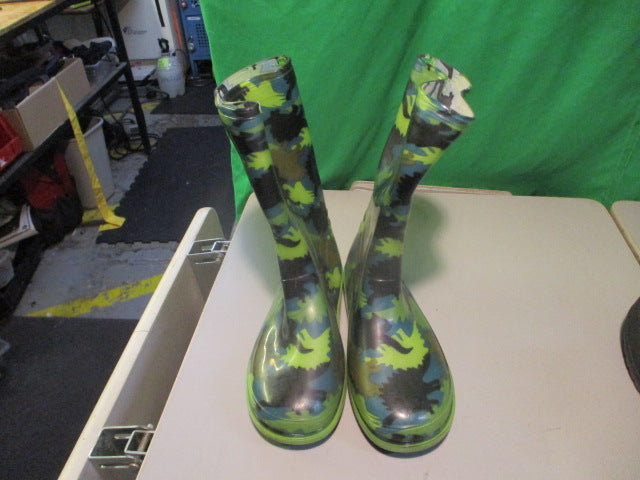 Load image into Gallery viewer, Used Magellan Size 4 Kids Rain Boots
