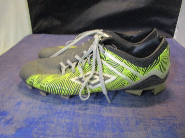 Load image into Gallery viewer, Used Umbro Spyro Soccer Cleats Adult Size 7.5
