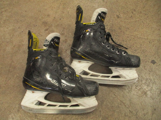Load image into Gallery viewer, Used Bauer M4 Hockey Skates Size 4.5
