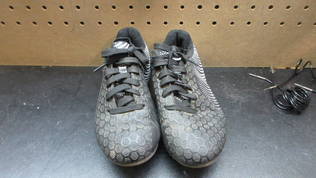 Load image into Gallery viewer, Used Vizari Stealth Soccer Cleats - Size Youth 13
