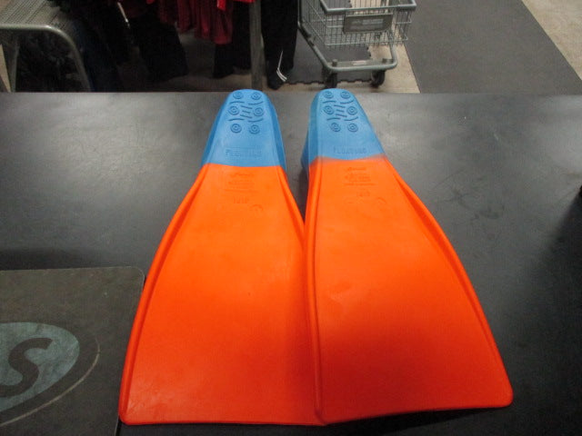 Load image into Gallery viewer, Used Fins Long Floating Size XXS Swim Fins
