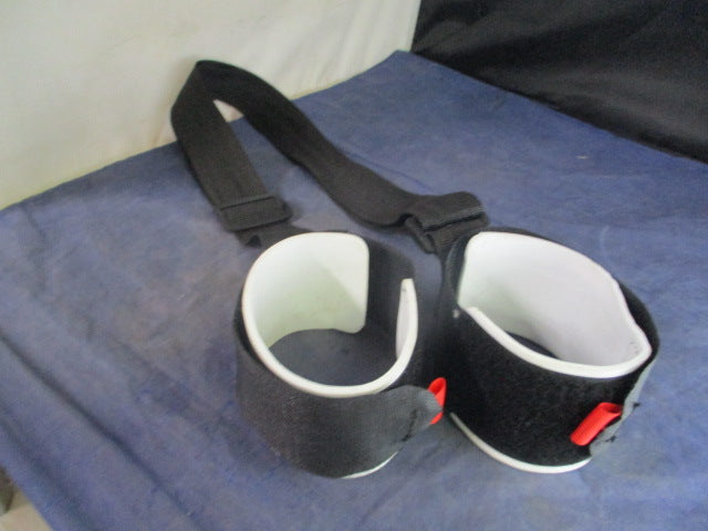 Load image into Gallery viewer, Used Ski Carry Strap
