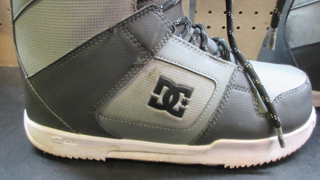 Load image into Gallery viewer, Used DC Faze 2022 Snowboarding Boots - Size 9.5
