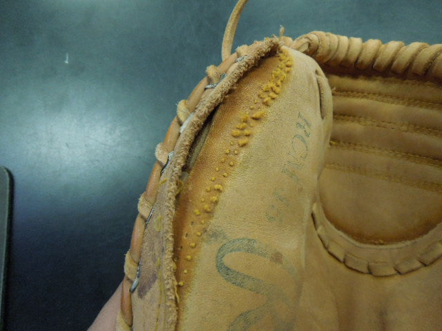 Load image into Gallery viewer, Used Vintage Rawlings RCM45 RHT Catchers Mitt Heavy Wear to Outer Stitching
