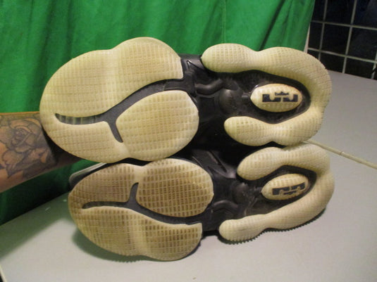Used Nike Lebron 19 (GS) Size 9.5 Basketball Shoes