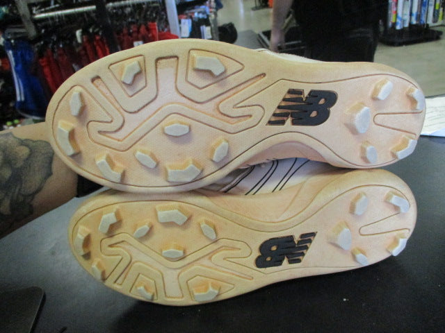 Load image into Gallery viewer, Used New Balance Size 6 Cleats (Needs Insoles)

