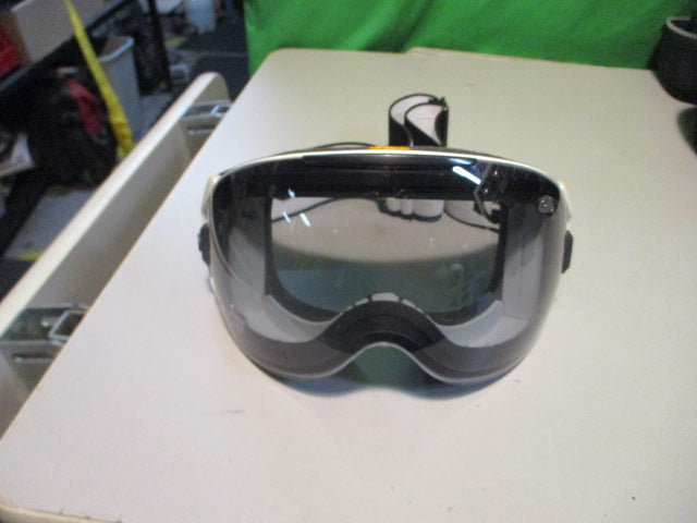 Load image into Gallery viewer, Used Abom Heet Heated Snowboard Googles W/ Charger
