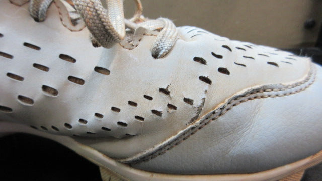 Load image into Gallery viewer, Used Under Armour Leadoff Baseball Cleats - Size 8
