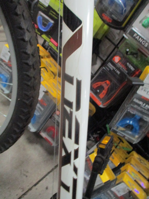 Load image into Gallery viewer, Used Next Parowan 15 Speed 26" Mountain Bike
