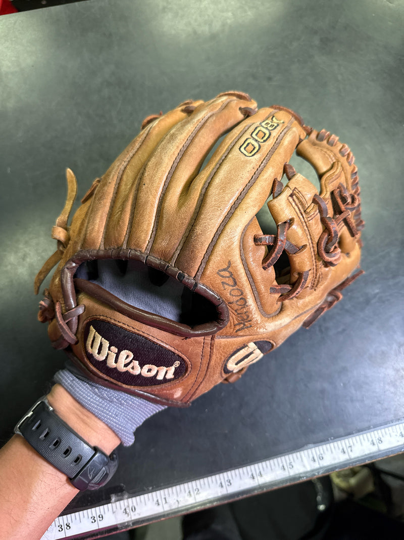 Load image into Gallery viewer, Used Wilson A800 1786 11.5" Baseball Glove RHT
