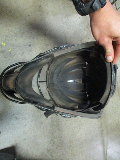 Load image into Gallery viewer, Used Schutt Catchers Helmet in Black No Size Visible
