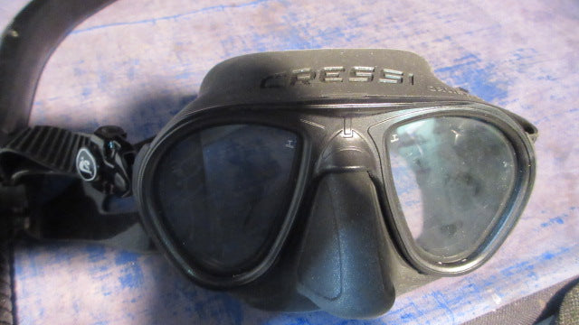 Load image into Gallery viewer, Used Cressi Mask and Snorkel
