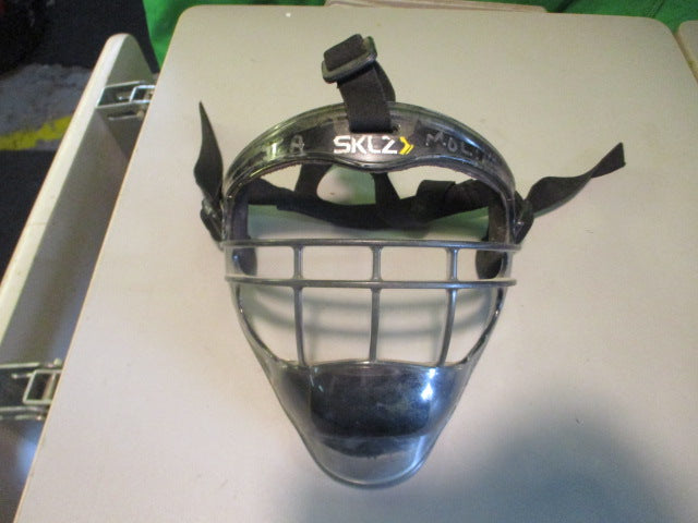 Load image into Gallery viewer, Used Sklz Softball Fielders Mask
