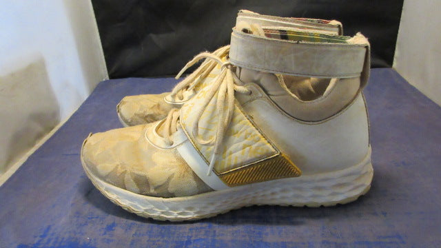 Load image into Gallery viewer, Used New Balance Lindor 1 Cleats Adult Size 7 - wear
