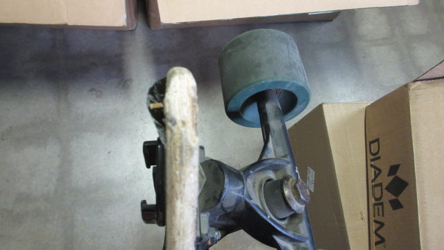 Load image into Gallery viewer, Used Quest 40&quot; Longboard - small tip peeling
