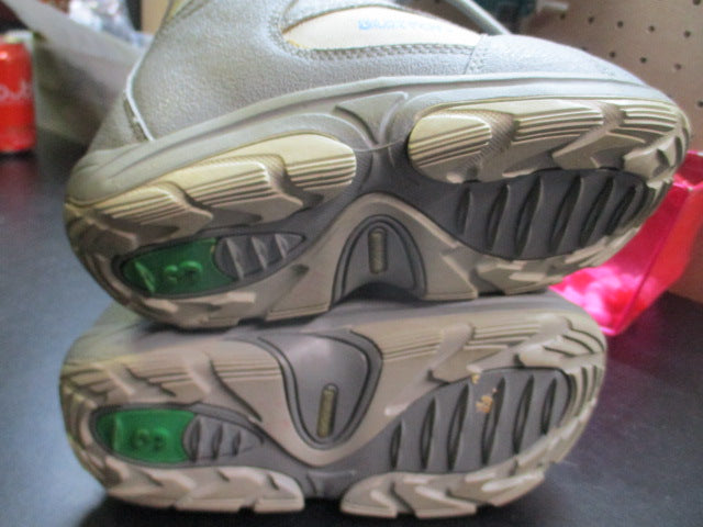Load image into Gallery viewer, Used Burton Progession Kids Snowboard Boots Size 3
