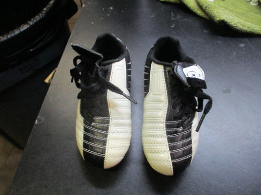 Xara Soccer Cleats Youth Size 10