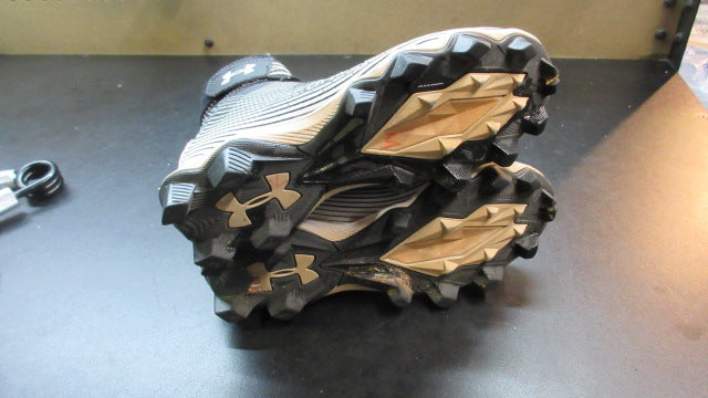 Load image into Gallery viewer, Used Under Armour UA Highlight Football Cleats - Size Youth 2.5
