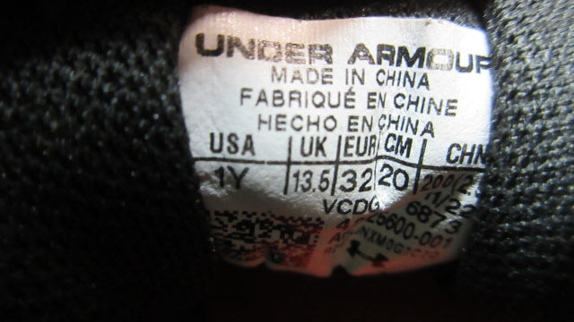 Load image into Gallery viewer, Used Under Armour Leadoff Baseball Cleats - Size Youth 1
