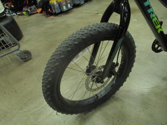Load image into Gallery viewer, Used Trek Roscoe 20" 8 Speed Kids Mountain Bike
