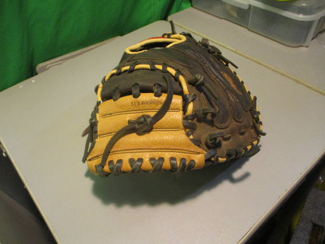 Load image into Gallery viewer, Used Rawlings Player prefered 33&quot; Catchers Glove - RHT
