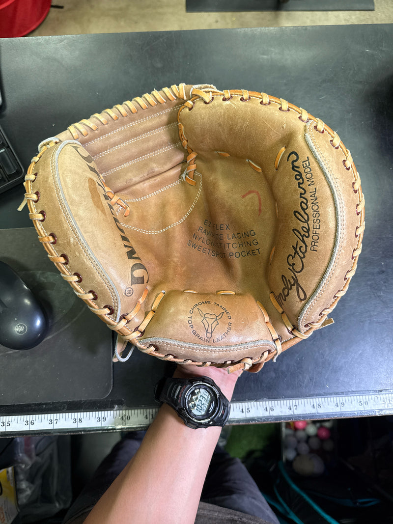 Load image into Gallery viewer, Vintage (1970s) Spalding Andy E. Pro Model 42-7035 RHT Catchers Mitt
