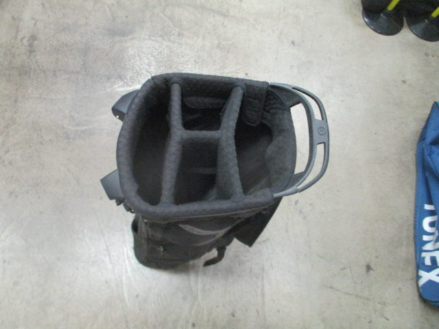 Load image into Gallery viewer, Used Desert Mountain Golf Bag (LEGS BROKEN)
