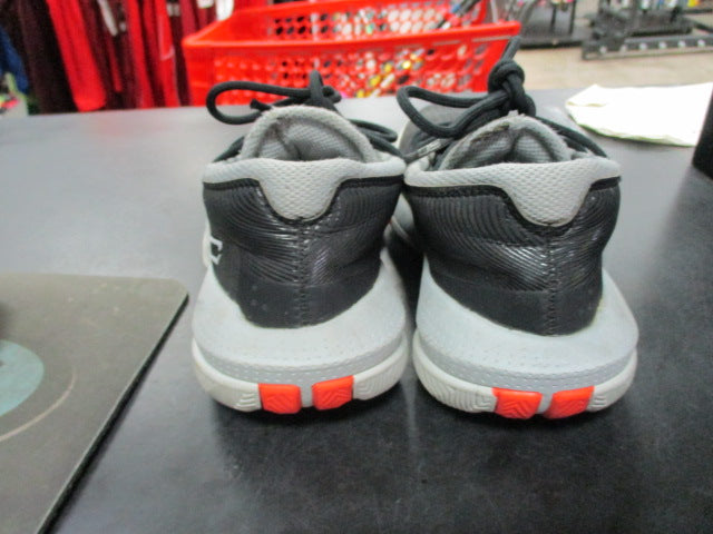 Load image into Gallery viewer, Used Under Armour Sc 3zer0 III Size Youth 3 Basketball Shoes
