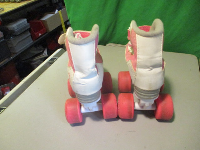 Load image into Gallery viewer, Used Roller Derby Firestar Size Youth 12 Quad Skates
