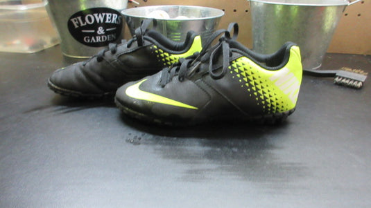 Used Nike Indoor Soccer Shoes Youth 13 - Black