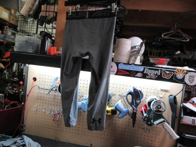 Load image into Gallery viewer, Used Under Armour Heat Gear Compression Leggings - Size Medium
