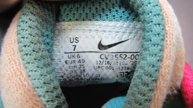 Load image into Gallery viewer, Used Nike Alpha Huarache Elite 3 Light Bone Metal Baseball Cleats  - Size 7
