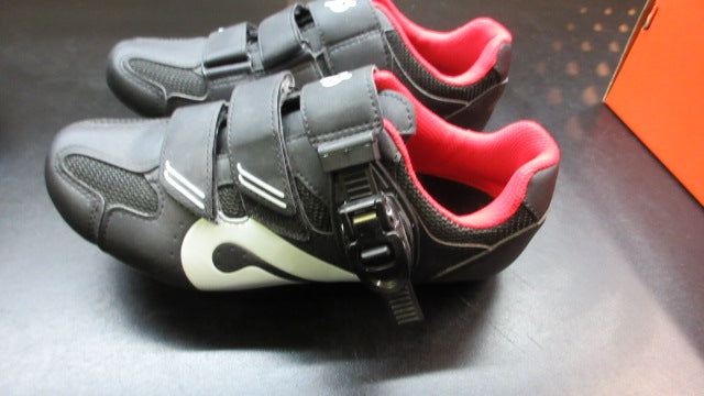 Load image into Gallery viewer, Used Peloton Spin Bike Shoes Size 37 Womens 6.5
