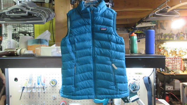 Load image into Gallery viewer, Used Patagonia Winter Vest - Size Girls Medium

