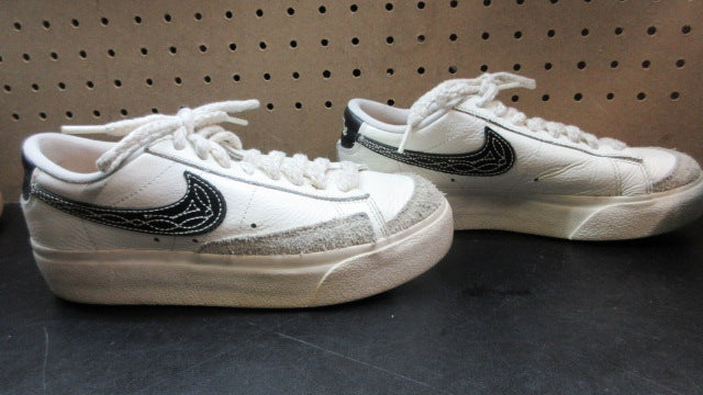 Load image into Gallery viewer, Used Nike Blazer Low Platform Women's Sneakers - Size 7
