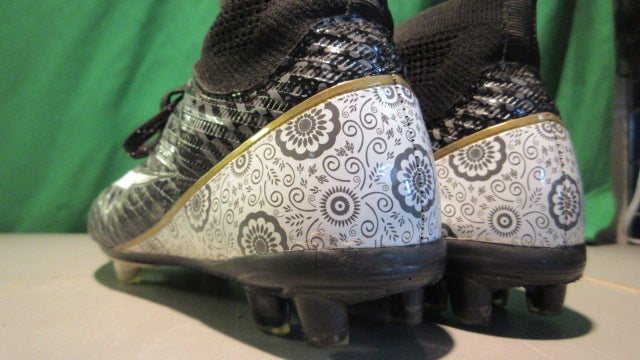 Load image into Gallery viewer, Used FG Youth 5Y Soccer Cleats
