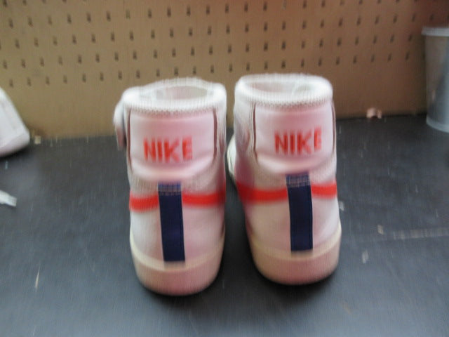 Load image into Gallery viewer, Used Nike Blazer Kids Sneakers - Size Youth 12.5
