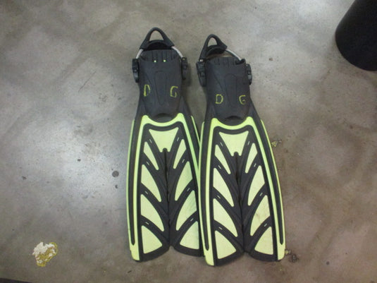 Used Oceanic V 16 Nature's Wing Split Fins Size M-L