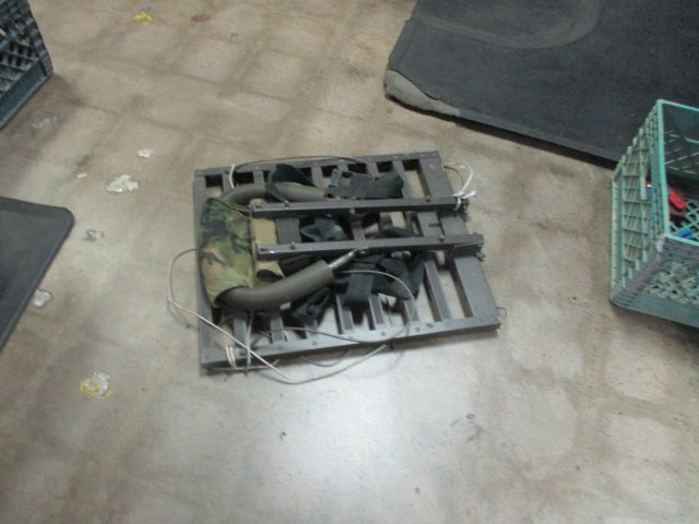Load image into Gallery viewer, Used Camo TREE STAND
