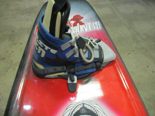 Load image into Gallery viewer, Used Hyperlite Belmont 141 WAKEBOARD W Bindings
