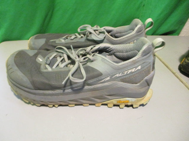 Load image into Gallery viewer, Used ALTRA Olympus 4Gaiter Trap Size 11 Shoes
