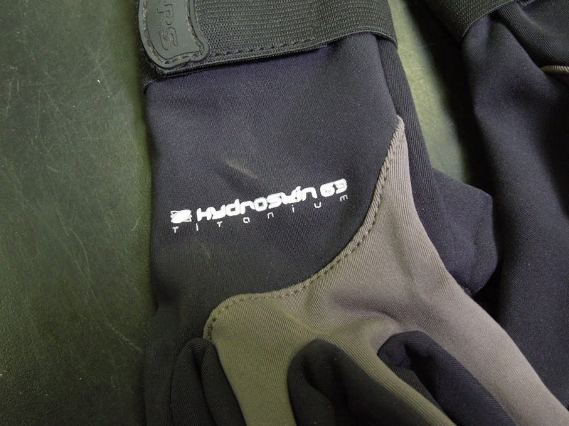 Load image into Gallery viewer, Used NRS Hydroskin G3 Titonium Water Gloves Size Medium
